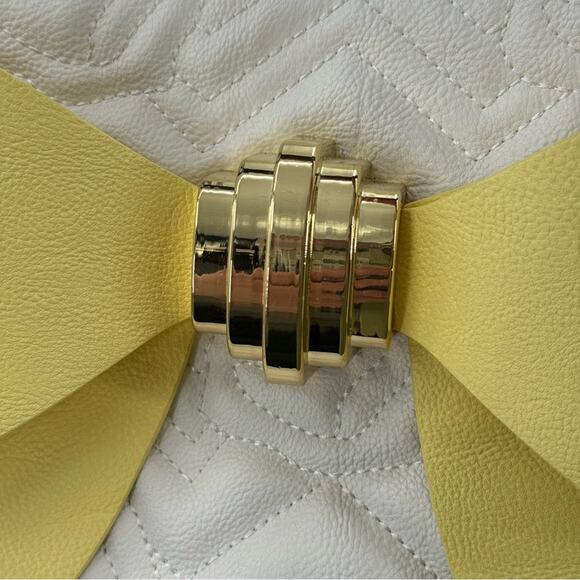Betsey Johnson Faux Leather Quilted Big Bow Gold Hardware Purse Removable Strap - Picture 13 of 15